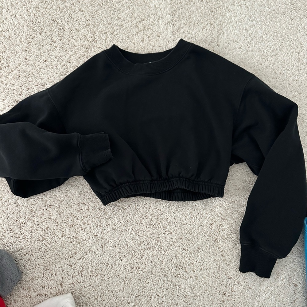 Alo- cropped, black xs sweatshirt.